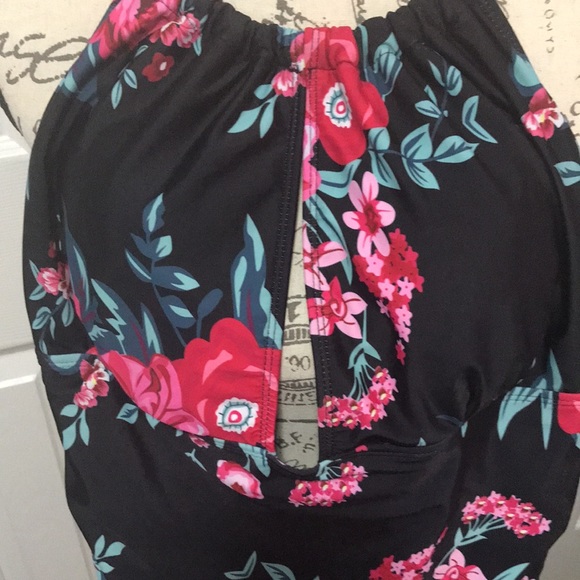 Halter bathing suit - Picture 2 of 4